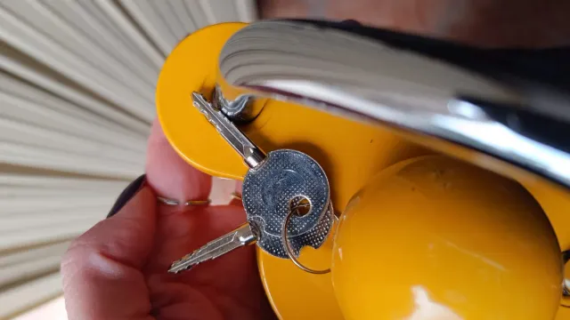 Lucchetto Monzana per gancio traino