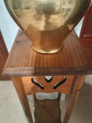 Pedestal de madera antiguo