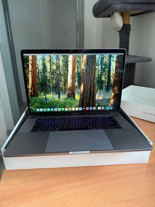 MacBook Pro 15” i9 (2018-2019 )16 GB RAM  SSD