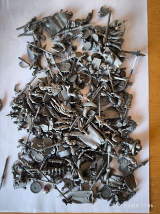 Warhammer Piezas Sueltas esqueletos, orcos, ogro..