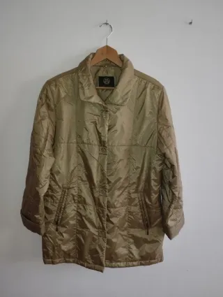 Cazadora mujer sin usar