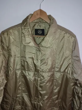 Cazadora mujer sin usar