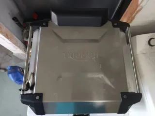 Baúl moto Triumph // Trekker