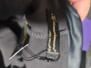 Vestido gris elegante con flores