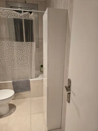 Armario de baño blanco