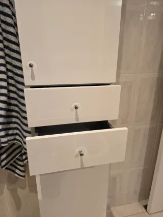 Armario de baño blanco