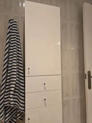 Armario de baño blanco