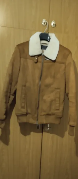 Cazadora marrón con borreguito