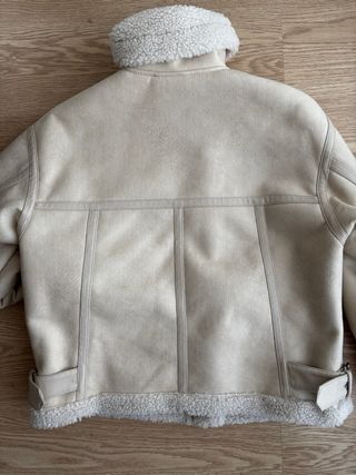 Cazadora oversize Pull&Bear beige