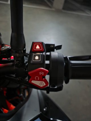KTM Super Duke 1290R año 2024, 1.580km