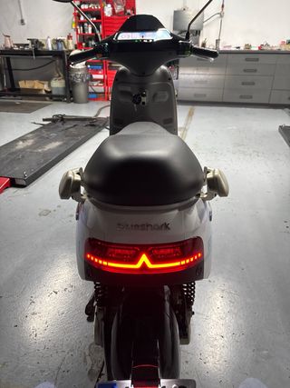 Scooter Eléctrico Blueshark R1 125cc