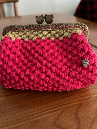 Pochette fatta a mano con chiusura a gatto