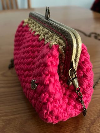 Pochette fatta a mano con chiusura a gatto