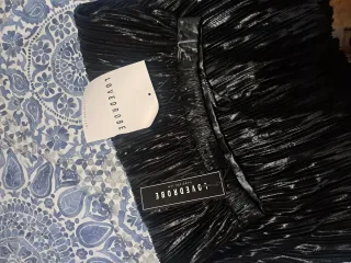 Falda plisada plateada negra