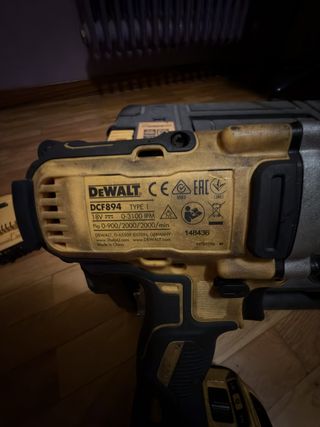 Pistola de Impacto DeWalt + Cargador +  2 baterias