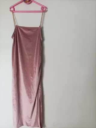 Vestido fiesta rosa cadena dorada