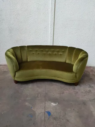Alquiler Sofá Banana Terciopel Escandi Mid Century