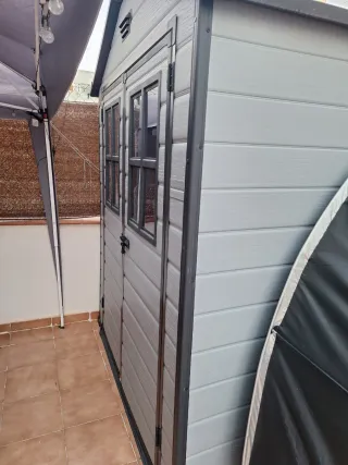 Caseta de resina 3,9 m2. 1 año de uso. Mudanza