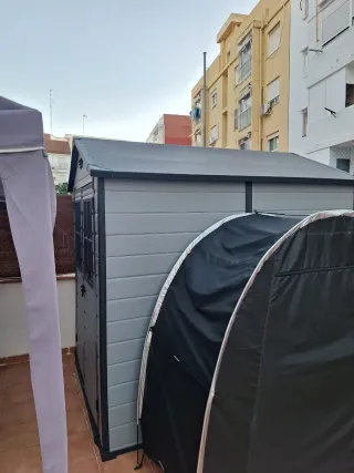 Caseta de resina 3,9 m2. 1 año de uso. Mudanza