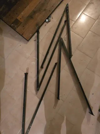 Patas de mesa metálicas negras y grises