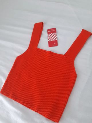 Top sin mangas. De canalé. Nuevo sin estrenar y co