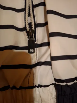 Chubasquero hombre rayas blanco y negro