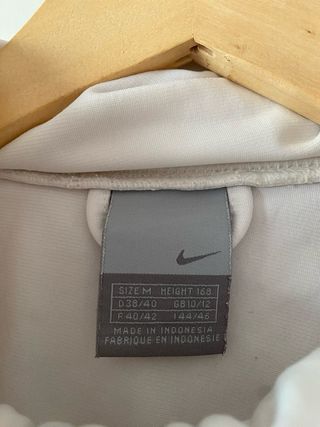 Chaqueta deportiva Nike Air blanca y roja