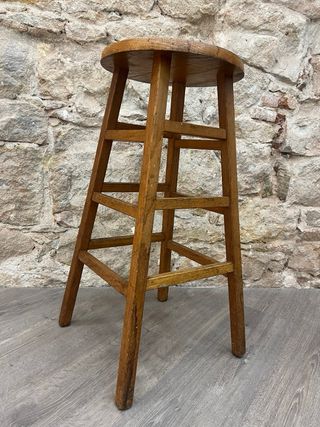 Taburete alto vintage de madera maciza