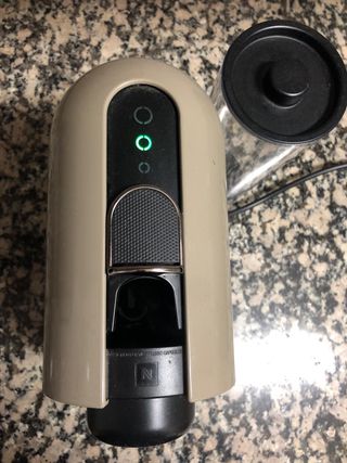 Cafetera Nespresso Delonghi como nueva