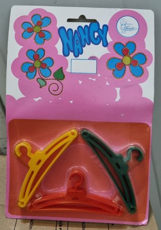 Complementos Nancy - Perchas Muñeca