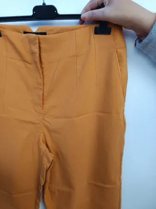 Pantalones de pinzas amarillo mostaza