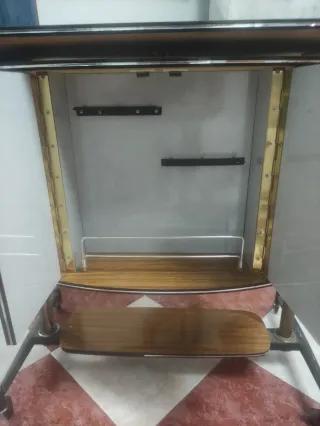 Mesa televisor y camarera antigua madera y metal