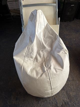 Puf blanco de piel sintética