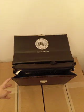 Maletín de piel negro con llave. Nuevo sin estrena