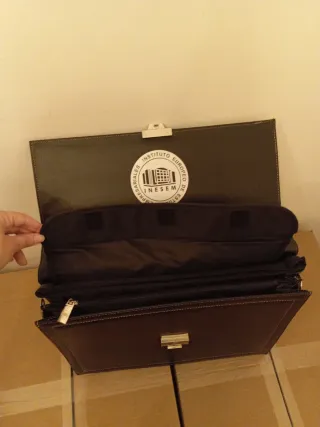 Maletín de piel negro con llave. Nuevo sin estrena