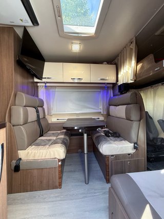 auto caravana Ford Charenger 2013