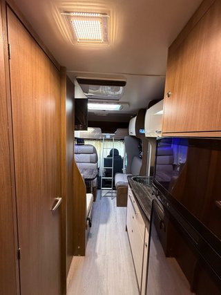 auto caravana Ford Charenger 2013