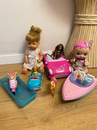 Lote juguetes: muñecas, coche, moto y barco