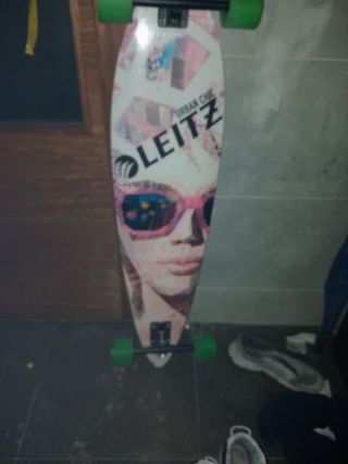 Monopatín 4 ruedas diseño Leitz