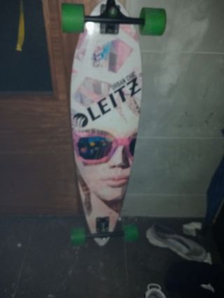 Monopatín 4 ruedas diseño Leitz