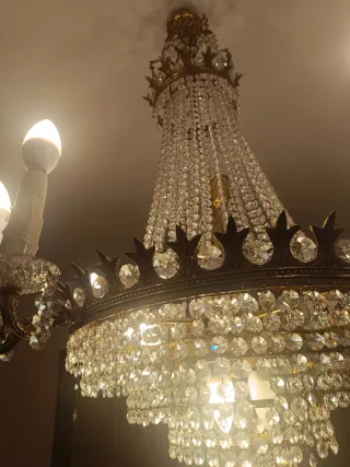 Lámpara de araña cristal y metal