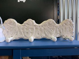 Perchero Vintage Escudos Madera