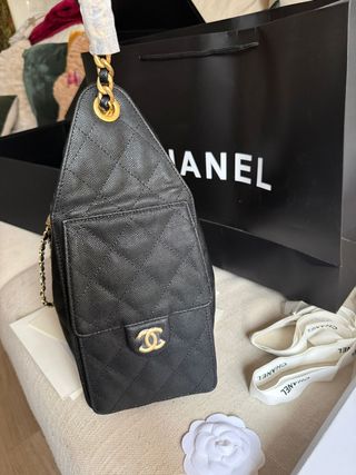 Bolso Chanel 25 Mediano Negro Dorado