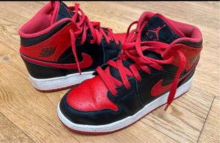 Nike Air Jordan 1 Mid Rosse e Nere