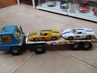 Camión Gozan con 2 coches de juguete