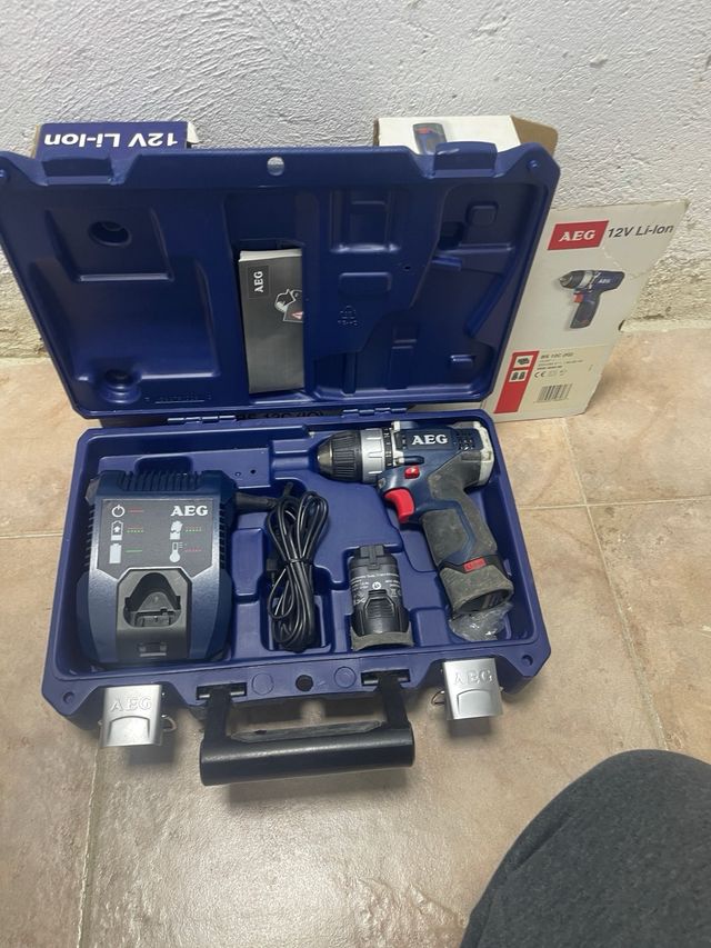 Taladro a batería AEG 12V Li-Ion