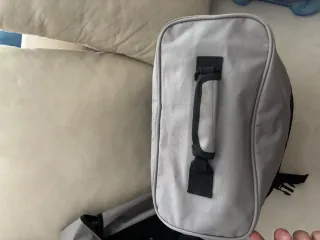 Mochilas grises y negras