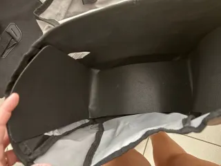 Mochilas grises y negras