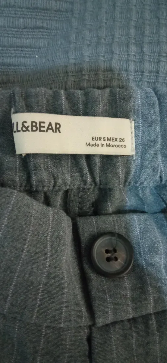 Pantalón gris raya blanca Pull&Bear Talla S