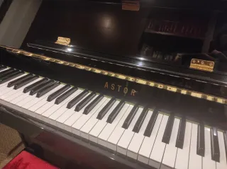 Piano Astor Negro